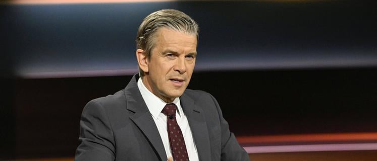 Markus Lanz TV-Journalist 02/25 her Markus Lanz am 27. Februar 2025 in Markus Lanz , ZDF TV Fernsehen Talkshow Talk Show Deutschland deutsch Italien Mann italienisch-deuscher Journalismus Moderator Moderation Autor Fotografie Fotograf german-italian journalism host presenter photographer author writer journalism quer halb sitzend sprechend *** Markus Lanz TV Journalist 02 25 her Markus Lanz on February 27, 2025 in Markus Lanz , ZDF TV Television Talk Show Talk Show Germany German Italy man italian german journalism presenter moderator moderation author photography photographer german italian journalism host presenter photographer author writer journalism cross half sitting talking