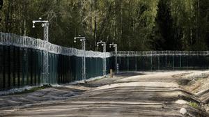 Gähnende Leere im Osten: Hunderte Kilometer Grenzzaun lässt Finnland an der Grenze zu Russland errichten.