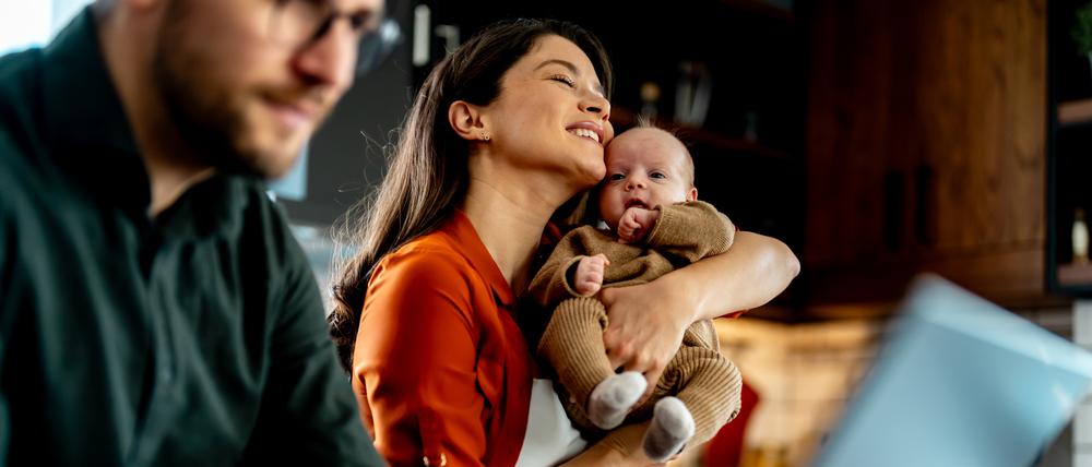 Wenn Eltern bereits früh Geld für ihre Kinder anlegen, haben die in Zukunft bessere Chancen.