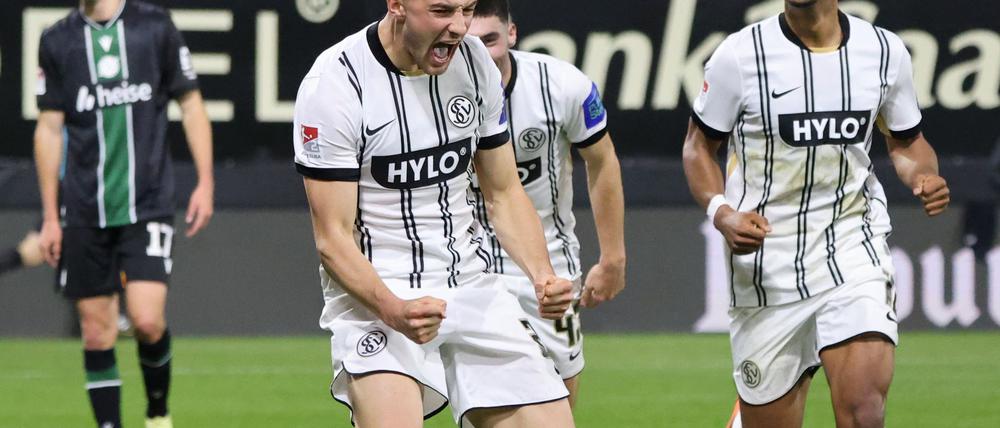 Lukas Petkov erzielt das 1:0 und war mit bester Mann auf dem Platz.