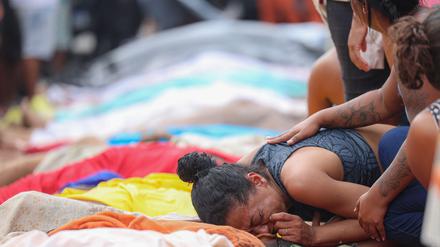 Nach dem blutigen Polizeieinsatz wird um die Getöteten getrauert. Menschenrechtsorganisationen fordern eine Untersuchung.