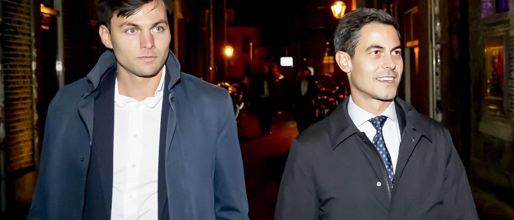 Rob Jetten (r), Vorsitzender der Partei D66, trat am Wahlabend mit seinem Verlobten Nicolás Keenan auf.