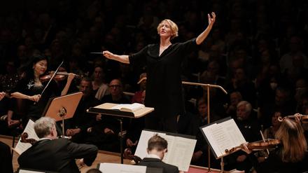 Die Dirigentin Joana Mallwitz und das Konzerthausorchester