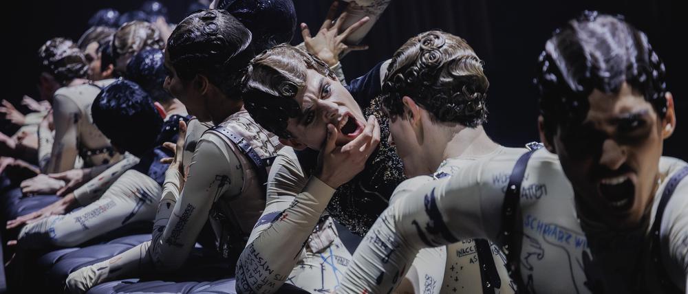 Die Kreaturen der Nacht in Marcos Moreaus Stück für das Staatsballett Berlin,