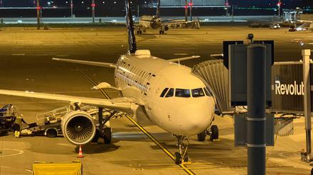 Am späten Abend kommt die Maschine endlich in Berlin an.