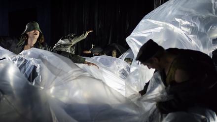 Szene aus „Was ihr wollt“ am BE., v.l. Maximilian Diehle, Marc Oliver Schulze