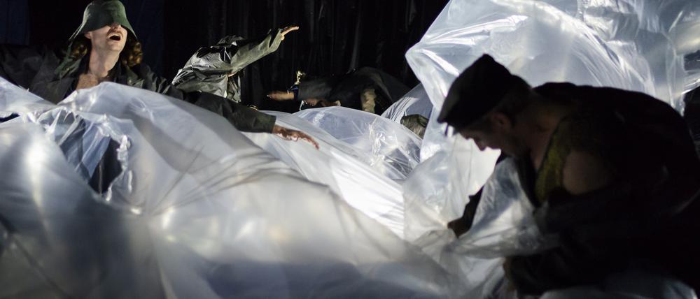 Szene aus „Was ihr wollt“ am BE., v.l. Maximilian Diehle, Marc Oliver Schulze