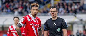 Justin Butler (l.) soll rassistisch beleidigt worden sein.