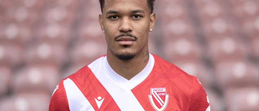 Justin Butler berichtete, dass er mit Affenlauten beleidigt wurde.