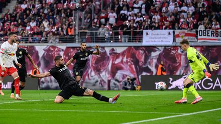  Alexander Nübel (VfB Stuttgart) hat beim 1:3 in Leipzig trotz Patzer eine starke Leiistung gezeigt.