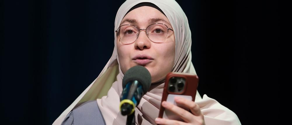 Ayse Irem hat sich im Finale der Deutschsprachigen Meisterschaft im Poetry Slam in Chemnitz den Titel geholt.