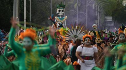 Mehr als 8.000 Darsteller zogen durch die Straßen.