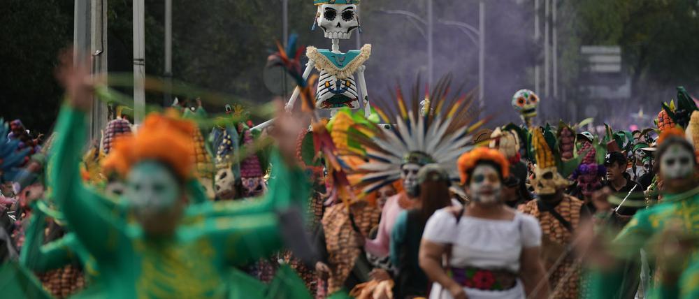 Mehr als 8.000 Darsteller zogen durch die Straßen.