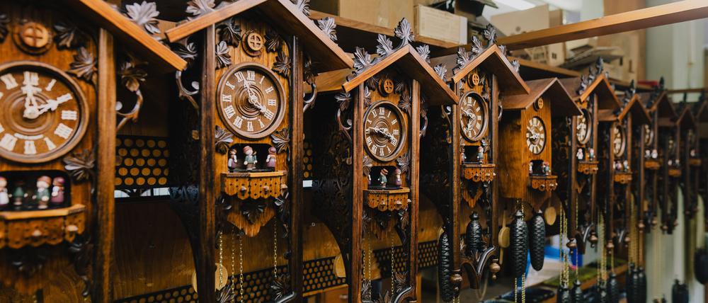 Hersteller streben einen Schutz der Kuckucksuhr als Kulturerbe an.