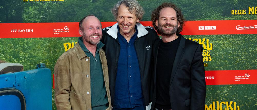 Florian Brückner (l) spielt Meister Eder, Maxi Schafroth (r) spricht den Pumuckl.