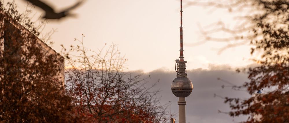 Ein grauer, milder Herbstsonntag in Berlin und Brandenburg – die neue Woche startet ruhig und meist trocken. (Archivbild)