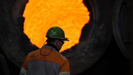 Branche in der Krise: Gestiegene Energiepreise, Billigimporte vor allem aus China, Kosten für den Umbau hin zu einer klimafreundlicheren Stahlproduktion sowie hohe US-Zölle bereiten der Stahlindustrie Probleme. (Archivbild)