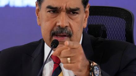 Russland ist mit dem venezolanischen Präsidenten Maduro verbündet.