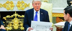 US-Präsident Donald Trump präsentiert Pläne für den Ballsaal.