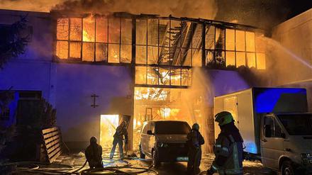 Das Dach des Gebäudes ist eingestürzt.