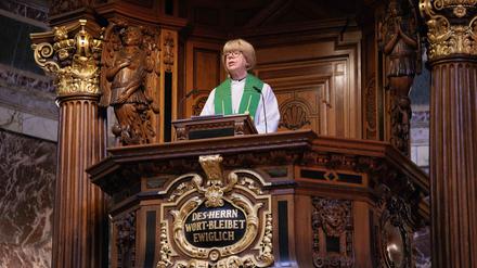 Die anglikanische Bischöfin Sarah Mullally ist in der Berliner Domgemeinde keine Unbekannte. 