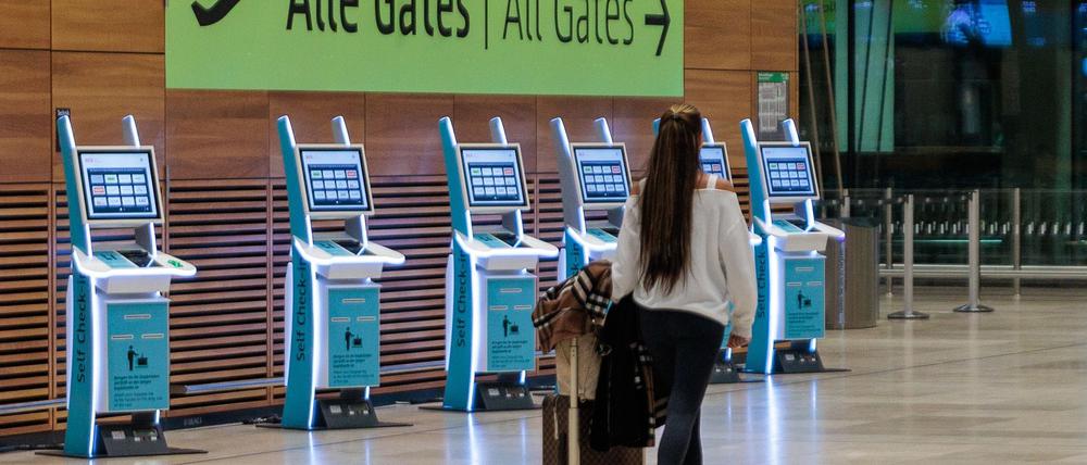 Am Freitag sorgte eine Drohnensichtung am BER für eine kurzzeitige Einstellung des Flugbetriebs. (Archivbild)