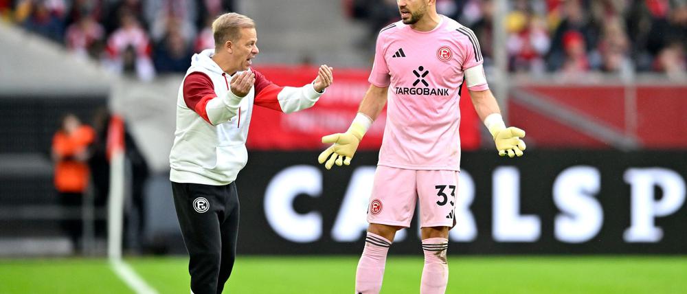 Fortuna-Coach Markus Anfang (li.) und Torwart Florian Kastenmeier: Was tun?