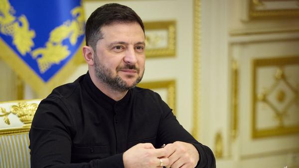 31.10.2025, Ukraine, Kiew: Auf diesem vom Pressebüro des ukrainischen Präsidenten zur Verfügung gestellten Foto nimmt Wolodymyr Selenskyj, Präsident der Ukraine,  an einer Pressekonferenz teil.