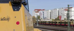 Erster symbolischer Spatenstich für den Wiederaufbau der A100-Brücke über die Berliner Ringbahn am Autobahnkreuz Funkturm. 