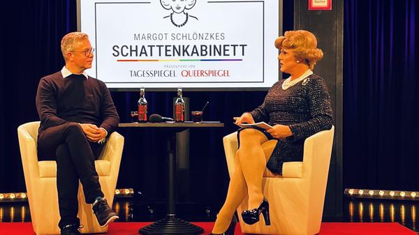 Berlins Finanzsenator Stefan Evers (CDU) im Gespräch mit Margot Schlönzke