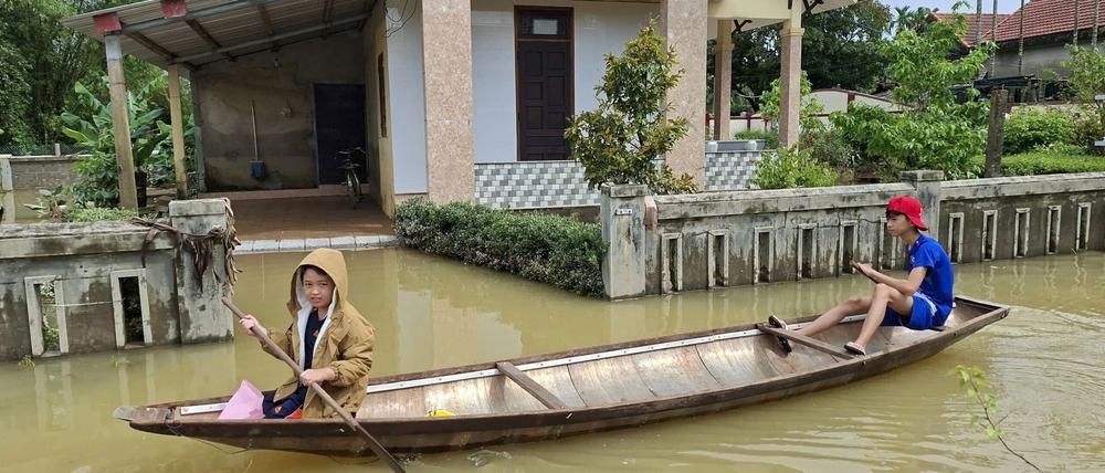 Seit einer Woche kämpfen Menschen in Vietnam mit schweren Überschwemmungen. (Archiv)