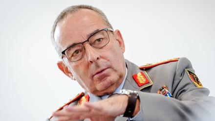 Carsten Breuer, Generalinspekteur der Bundeswehr, spricht in einem Interview mit Journalisten der Deutschen Presse-Agentur (Archivbild).
