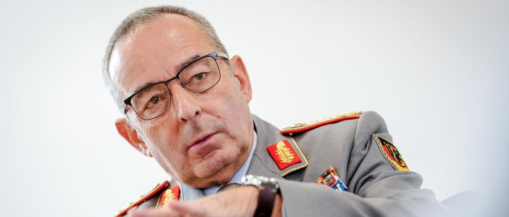 Carsten Breuer, Generalinspekteur der Bundeswehr, spricht in einem Interview mit Journalisten der Deutschen Presse-Agentur (Archivbild).
