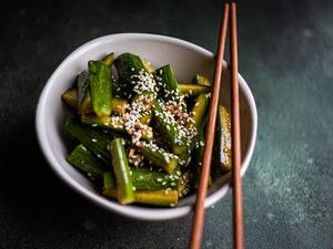 Asian spicy cucumber salad with soy sauce and sesame seeds AnnaBogush_ID13198_402727_003 Copyright: xAnnaxBogushx