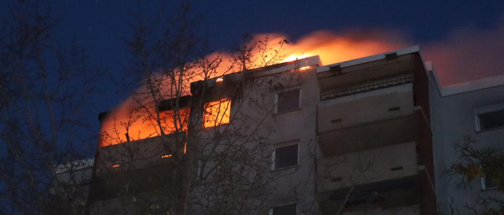 Warum der Brand ausbrach, war zunächst nicht klar.