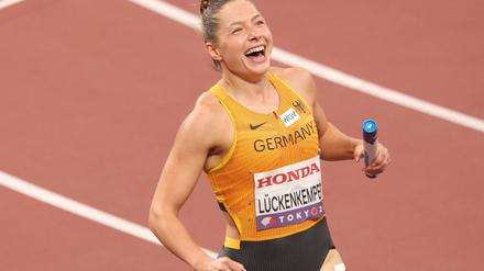 Gina Lückenkemper hat auch privat Grund zum Strahlen: Die Sprinterin und ihr langjähriger Partner haben sich verlobt.