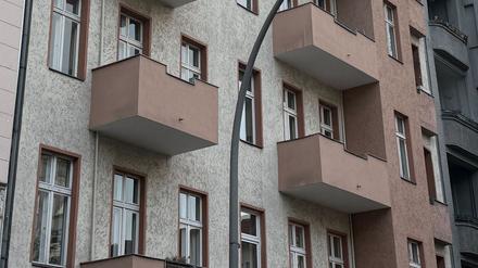 Durchsuchungen gab es nach Angaben der Staatsanwaltschaft an drei Anschriften. 