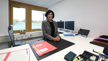 Potsdams neue Oberbürgermeisterin Noosha Aubel (parteilos) in ihrem neuen Büro.