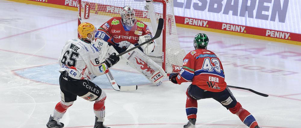 Die Eisbären (rote Trikots) haben gegen Bremerhaven verloren.