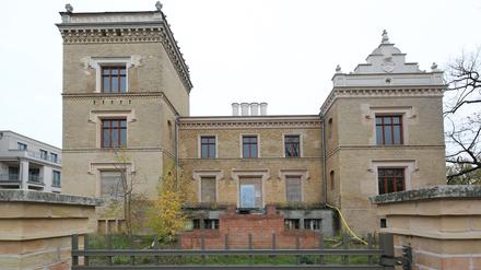 Die Villa Tummeley in der Berliner Straße: In den vergangenen Jahren ist das Baudenkmal in Potsdam zunehmend verkommen. Nun könnte es neue Hoffnung geben. 
