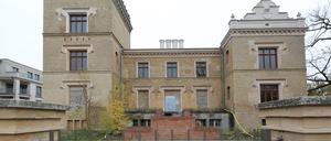 Die Villa Tummeley in der Berliner Straße: In den vergangenen Jahren ist das Baudenkmal in Potsdam zunehmend verkommen. Nun könnte es neue Hoffnung geben. 