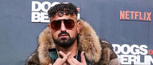 Der Rapper Haftbefehl bei der Premiere des Filmes «Dogs of Berlin» im Berliner Kino International (Archivbild).
