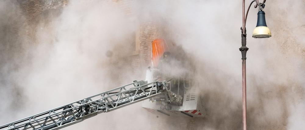 In Rom sind Teile eines mittelalterlichen Turms eingestürzt. 