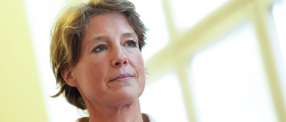 Will das Urteil aus Dänemark weiterziehen: Christina Block verlässt den Gerichtssaal im Prozess wegen mutmaßlicher Kindesentführung im Landgericht Hamburg.