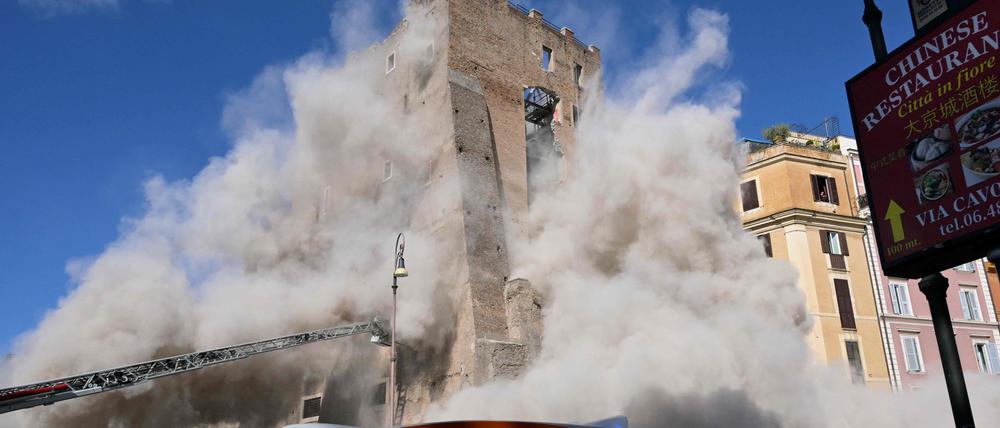  Der Torre dei Conti ist zum Teil eingestürzt. 