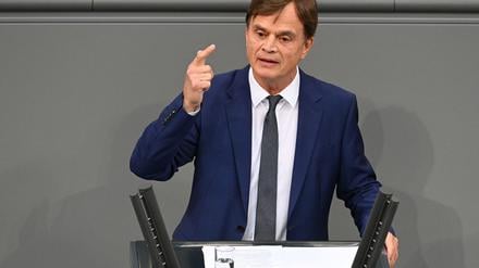Bernd Baumann, erster parlamentarischer Geschäftsführer der AfD-Bundestagsfraktion, spricht in der Debatte im Bundestag. 