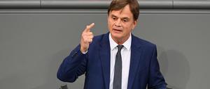 Bernd Baumann, erster parlamentarischer Geschäftsführer der AfD-Bundestagsfraktion, spricht in der Debatte im Bundestag.  