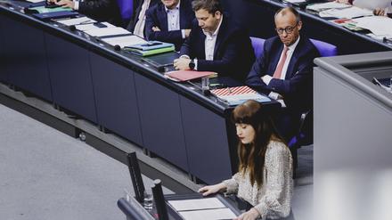 Im Bundestag arbeitet sich Heidi Reichinnek mit Vorliebe an Bundeskanzler Friedrich Merz ab. 