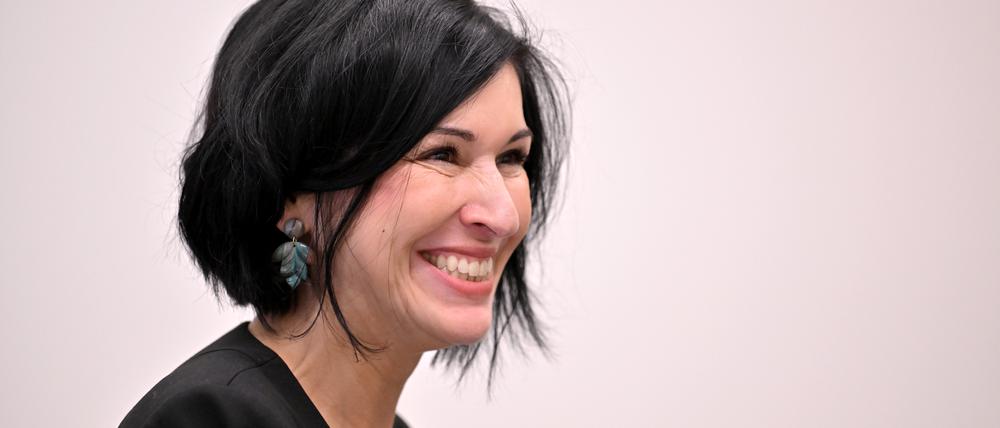 Potsdams neue Oberbürgermeisterin 
Noosha Aubel (parteilos) bei einem Spendenübergabe-Termin am Montag.