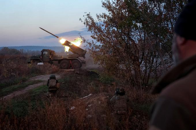 Servicemen of the 148th Artillery Brigade "Zhytomyr" of the Ukrainian Armed Forces fire a BM-21 Grad multiple rocket launch system towards Russian troops, amid Russia's attack on Ukraine, near the frontline town of Kostiantynivka in Donetsk region, Ukraine October 23, 2025. REUTERS/Anatolii Stepanov